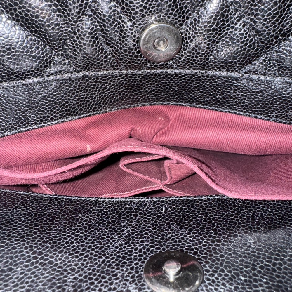 Chanel
CC Crave large Tote Quilted Glazed Caviar - Picture 10 of 16